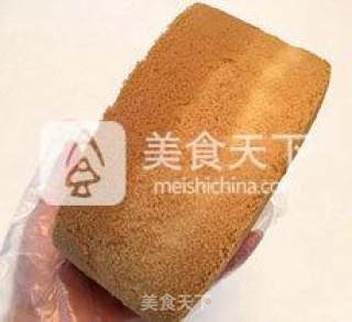 【草莓奶油蛋糕】--抓住草莓季的尾巴为甜蜜增加一份色彩的做法步骤：9