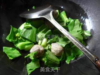 牛筋丸菜芯年糕汤的做法步骤：3
