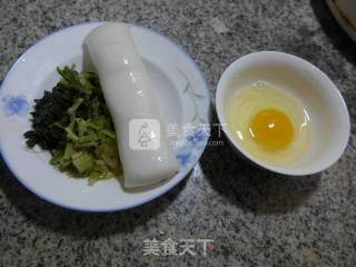 鸡蛋雪菜年糕汤的做法步骤：1