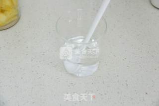 鲜榨草莓菠萝奶昔的做法步骤：12