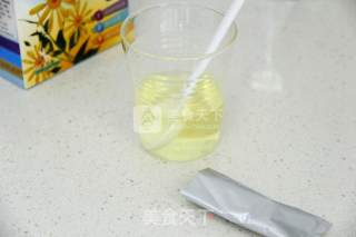 鲜榨草莓菠萝奶昔的做法步骤：14