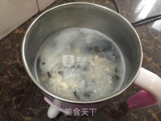 皮蛋瘦肉粥的做法步骤：2