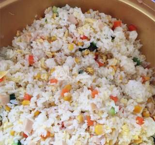 什锦炒饭  扬州炒饭的做法步骤：5