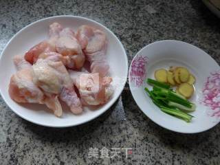 蒸鸡翅根的做法步骤：1