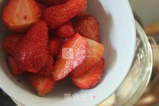 草莓奶昔的做法步骤：4