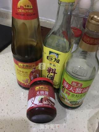 电饭煲秘制叉烧的做法步骤：1