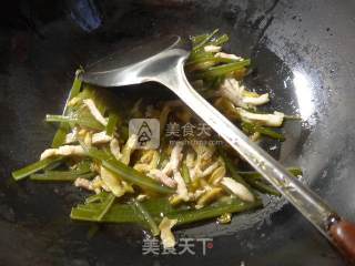 三丝波纹面的做法步骤：3