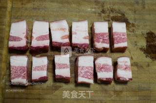 红（酒）烧五层肉  Stewed 5-Layer Pork Belly的做法步骤：2