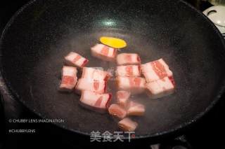 红（酒）烧五层肉  Stewed 5-Layer Pork Belly的做法步骤：3