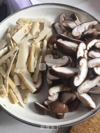 香辣馋嘴蛙的做法步骤：2