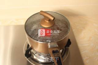雪蛤雪燕百合润肺汤的做法步骤：2