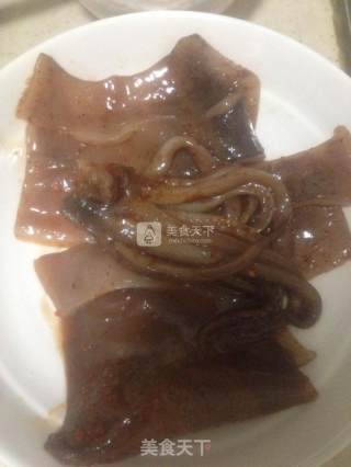 轰炸大鱿鱼的做法步骤：1