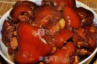 卤猪蹄的做法步骤：1