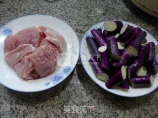茄子炒大排的做法步骤：1