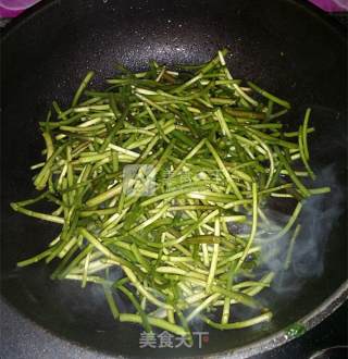 芦蒿炒咸肉的做法步骤：8