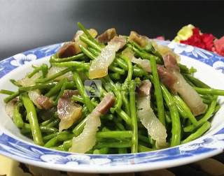芦蒿炒咸肉的做法步骤：12