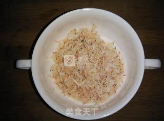 茼蒿虾皮的做法步骤：2