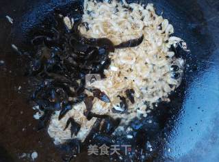 茼蒿虾皮的做法步骤：9