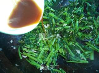 茼蒿虾皮的做法步骤：11