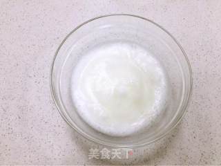 美人教你/8寸中空戚风蛋糕的做法步骤：5