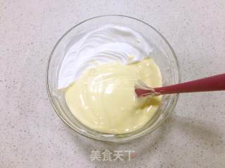 美人教你/8寸中空戚风蛋糕的做法步骤：11