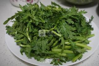 清爽的暖春菜——茼蒿炸丸子的做法步骤：1