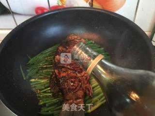 葱烤鲫鱼的做法步骤：11