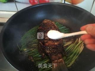 葱烤鲫鱼的做法步骤：13