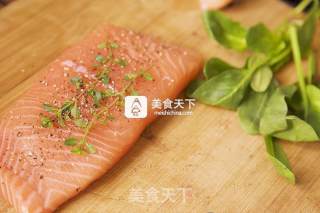 百里香三文鱼——快手高逼格的做法步骤：1