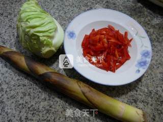 雷笋炒牛心菜的做法步骤：1