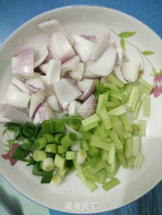 辣子鸡丁的做法步骤：2