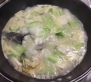 长江仔鱼豆腐汤的做法步骤：4
