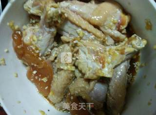 自制鸡翅的做法步骤：1