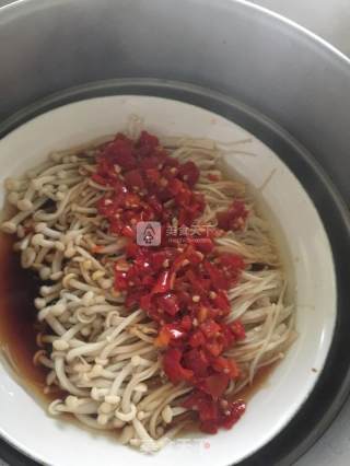 剁椒金针菇的做法步骤：3