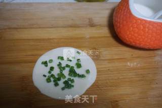 巧用饺子皮做葱油饼的做法步骤：3