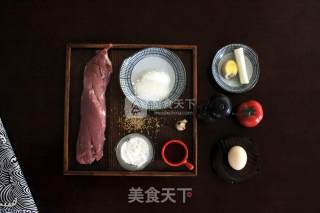 正时花开糖醋里脊的做法步骤：1