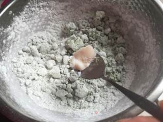 咸蛋黄肉松青团的做法步骤：9