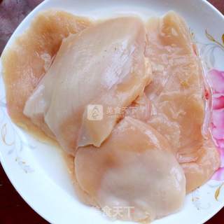 酥炸大鸡排的做法步骤：1