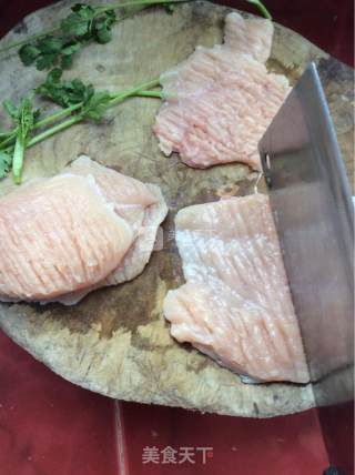酥炸大鸡排的做法步骤：2