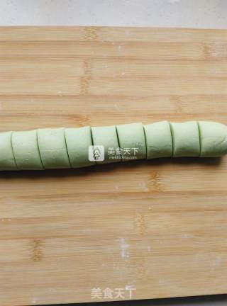 蛋黄肉松青团的做法步骤：10
