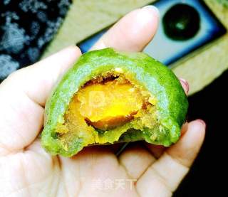 杏花楼咸蛋黄肉松青团的做法步骤：11