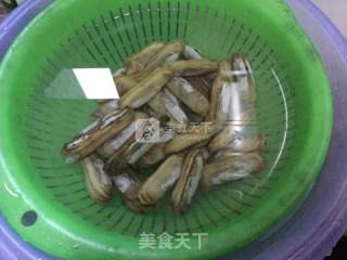 香辣蛏子的做法步骤：1