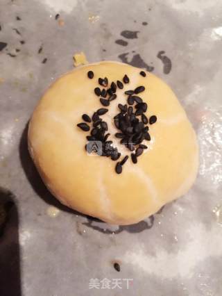 蛋黄酥的做法步骤：1