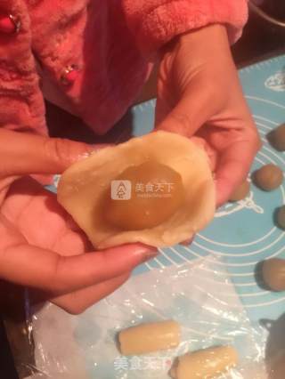 蛋黄酥的做法步骤：11