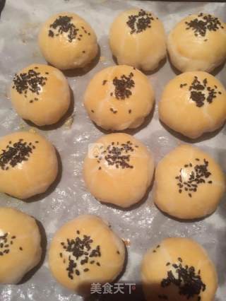 蛋黄酥的做法步骤：15