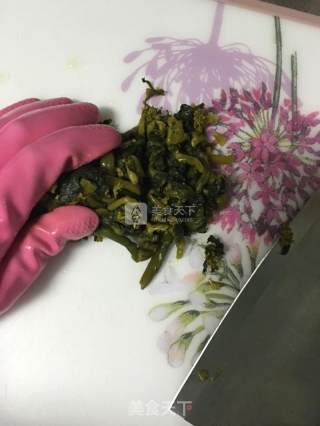 腌菜薹（上海话：菜ji）烧黄鱼的做法步骤：2