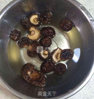 火爆朋友圈的糯米蛋的做法步骤：2