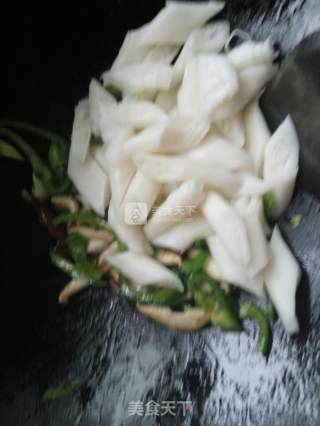 青椒蘑菇猪肠粉的做法步骤：5