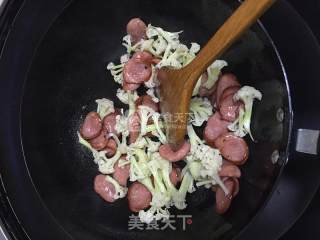 花菜蒜香肠的做法步骤：4