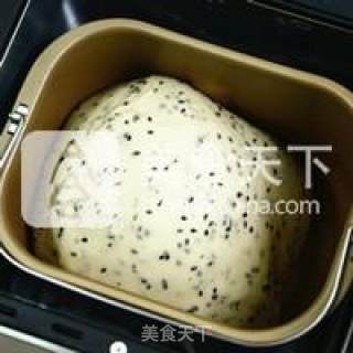 面包机做面包（黑芝麻和风吐司）的做法步骤：6